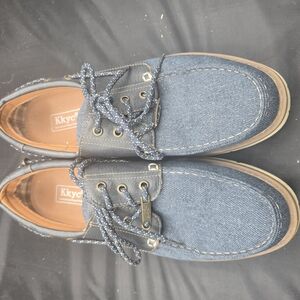 Blue and Brown Boat Shoes with Classic Design‎